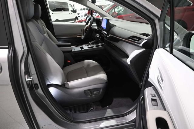 2026 Toyota Sienna XLE Mobility Handicap Van - 23065622 - 14