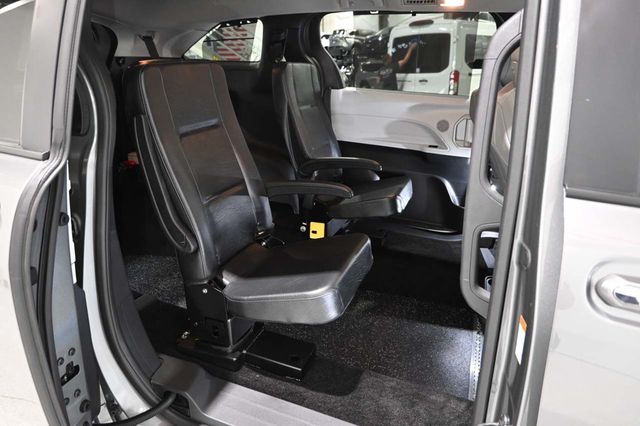2026 Toyota Sienna XLE Mobility Handicap Van - 23065622 - 16