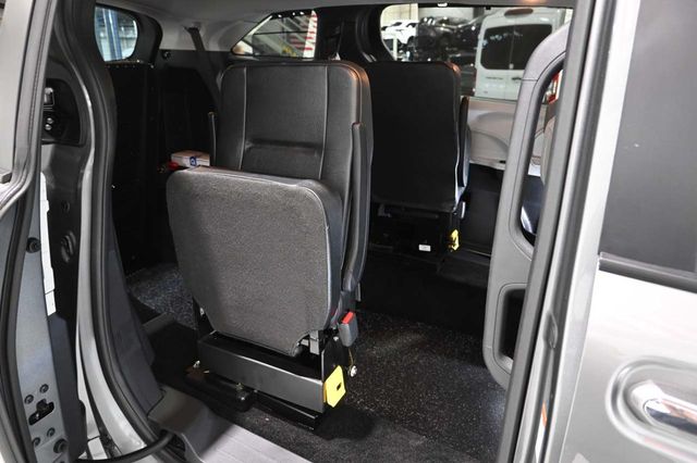 2026 Toyota Sienna XLE Mobility Handicap Van - 23065622 - 17