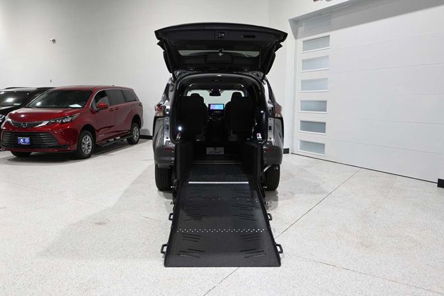2026 Toyota Sienna XLE Mobility Handicap Van - 23065622 - 18