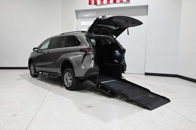 2026 Toyota Sienna XLE Mobility Handicap Van - 23065622 - 1