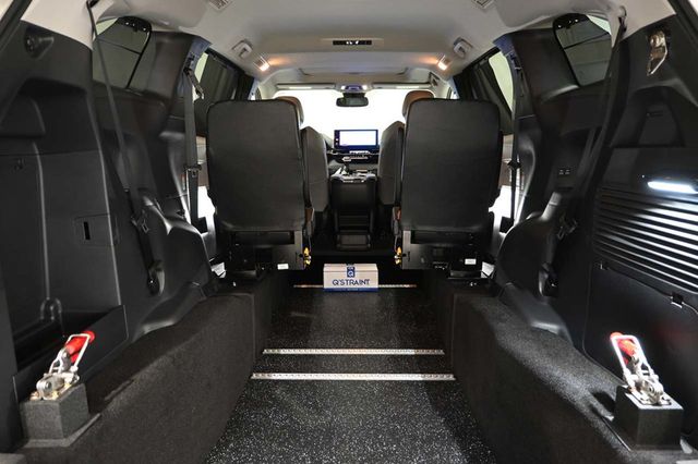 2026 Toyota Sienna XLE Mobility Handicap Van - 23065622 - 20