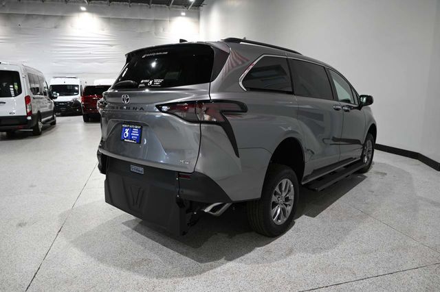 2026 Toyota Sienna XLE Mobility Handicap Van - 23065622 - 5
