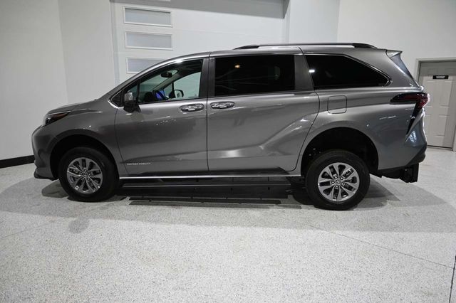 2026 Toyota Sienna XLE Mobility Handicap Van - 23065622 - 8
