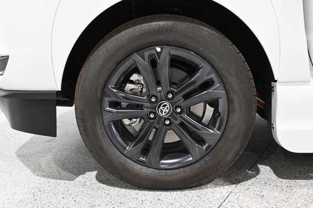 2026 Toyota Sienna XSE AWD 7-Passenger - 23038698 - 11