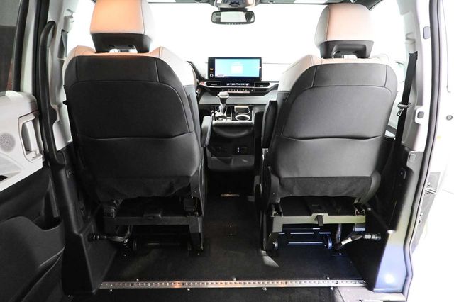 2026 Toyota Sienna XSE AWD 7-Passenger - 23038698 - 19