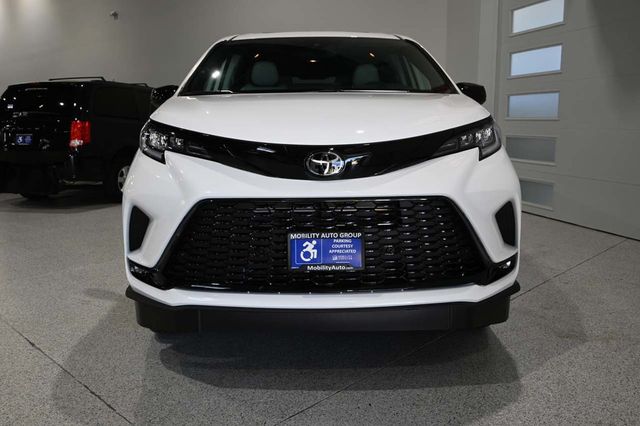 2026 Toyota Sienna XSE AWD 7-Passenger - 23079492 - 3