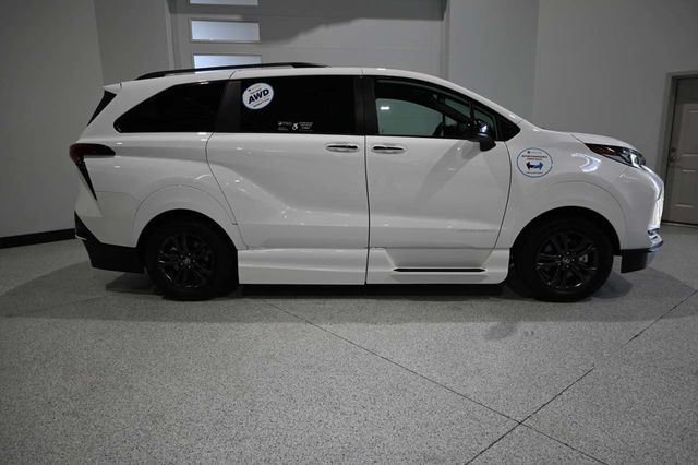 2026 Toyota Sienna XSE AWD 7-Passenger - 23079492 - 4
