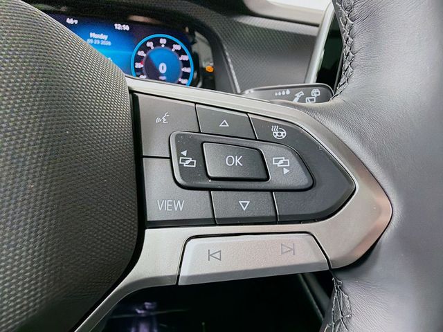 2026 Volkswagen Atlas Cross Sport 2.0T SEL R-Line Black 4MOTION - 22988177 - 11