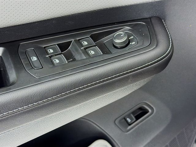 2026 Volkswagen Atlas Cross Sport 2.0T SEL R-Line Black 4MOTION - 22988177 - 18