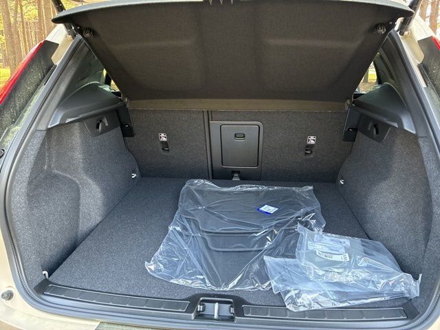 2026 Volvo XC40 B4 FWD Core - 22985346 - 17