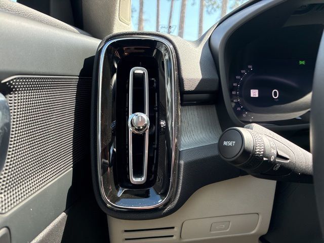 2026 Volvo XC40 B5 AWD Plus - 22943483 - 27