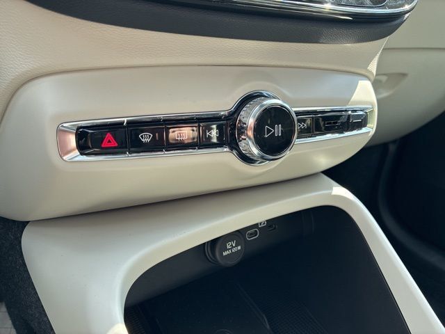 2026 Volvo XC40 B5 AWD Plus - 22945096 - 31