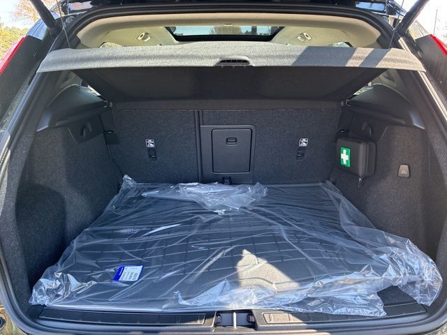 2026 Volvo XC40 B5 AWD Plus - 22987920 - 17
