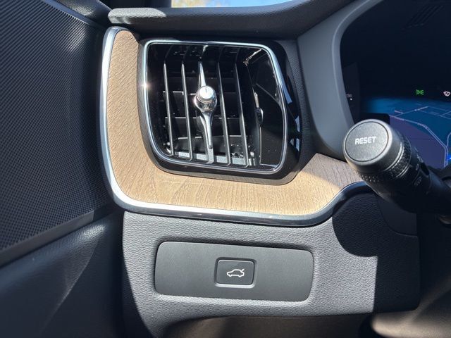 2026 Volvo XC60 B5 AWD Plus - 22987876 - 26