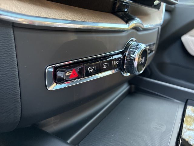 2026 Volvo XC60 B5 AWD Plus - 22990426 - 31