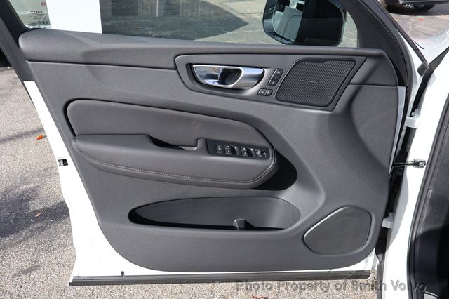 2026 Volvo XC60 B5 AWD Ultra Black Edition - 22954750 - 10