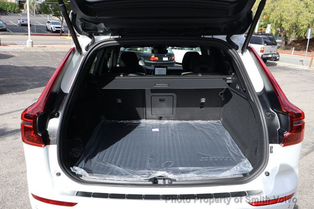 2026 Volvo XC60 B5 AWD Ultra Black Edition - 22954750 - 12