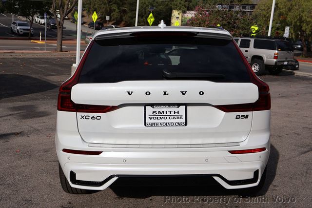 2026 Volvo XC60 B5 AWD Ultra Black Edition - 22954750 - 3