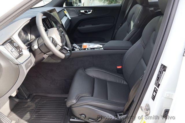 2026 Volvo XC60 B5 AWD Ultra Black Edition - 22954750 - 8