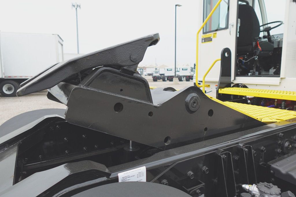 2027 Autocar XSpotter (Yard Spotter - Trailer Spotter) - 23019802 - 9