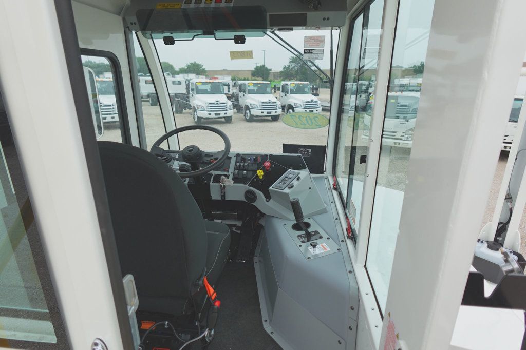 2027 Autocar XSpotter (Yard Spotter - Trailer Spotter) - 23019802 - 14