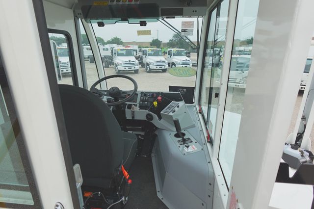 2027 Autocar XSpotter (Yard Spotter - Trailer Spotter) - 23019802 - 14