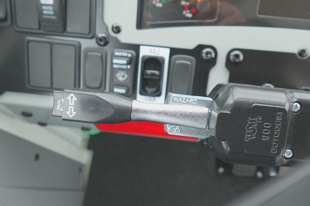 2027 Autocar XSpotter (Yard Spotter - Trailer Spotter) - 23019802 - 18