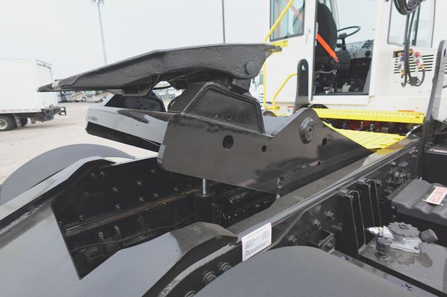 2027 Autocar XSpotter (Yard Spotter - Trailer Spotter) - 23020861 - 9