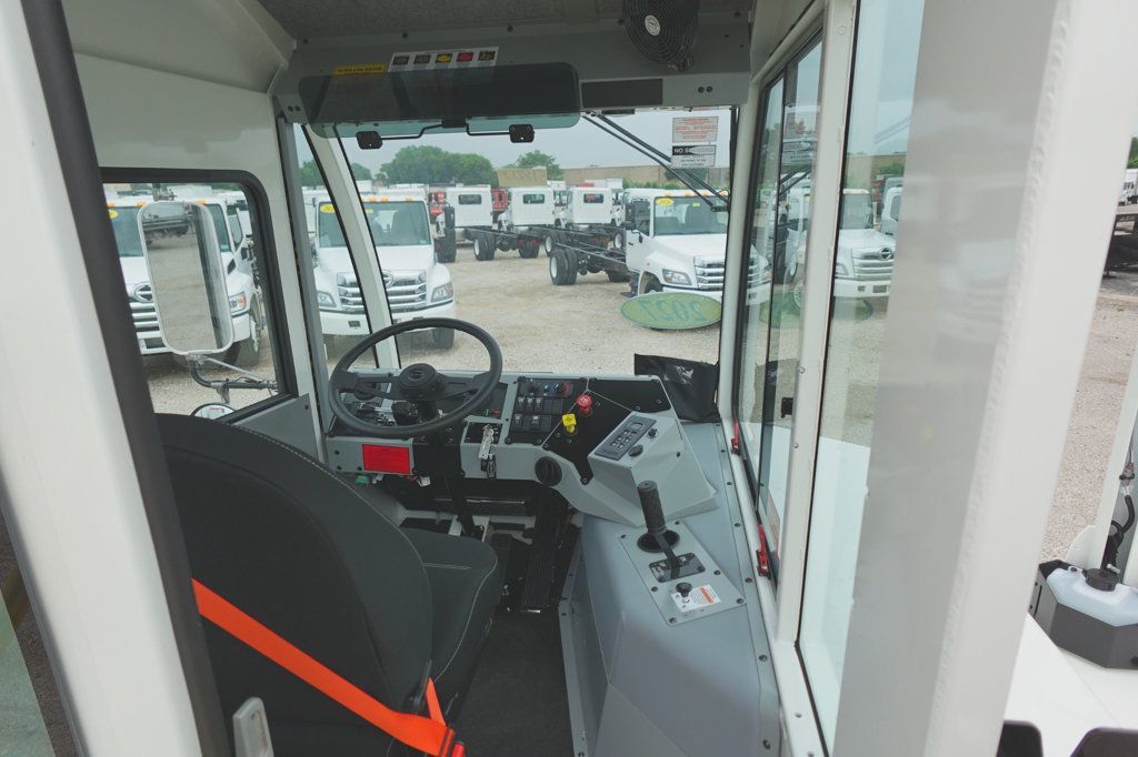 2027 Autocar XSpotter (Yard Spotter - Trailer Spotter) - 23020861 - 14