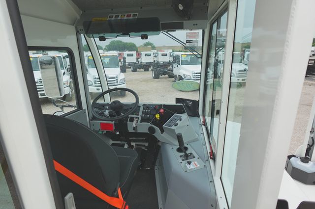 2027 Autocar XSpotter (Yard Spotter - Trailer Spotter) - 23020861 - 14