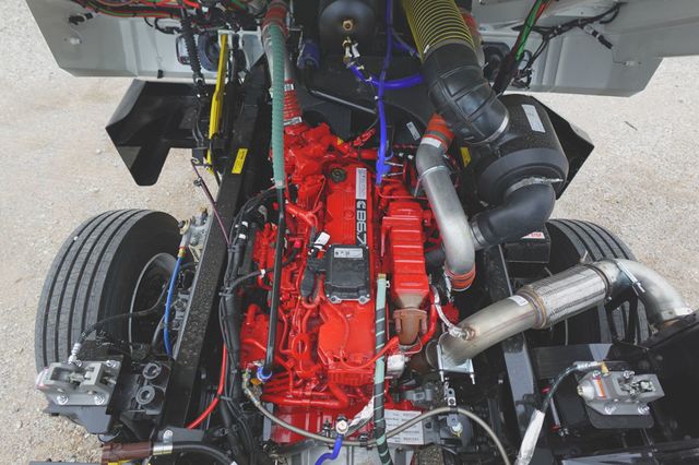 2027 Autocar XSpotter (Yard Spotter - Trailer Spotter) - 23020861 - 25