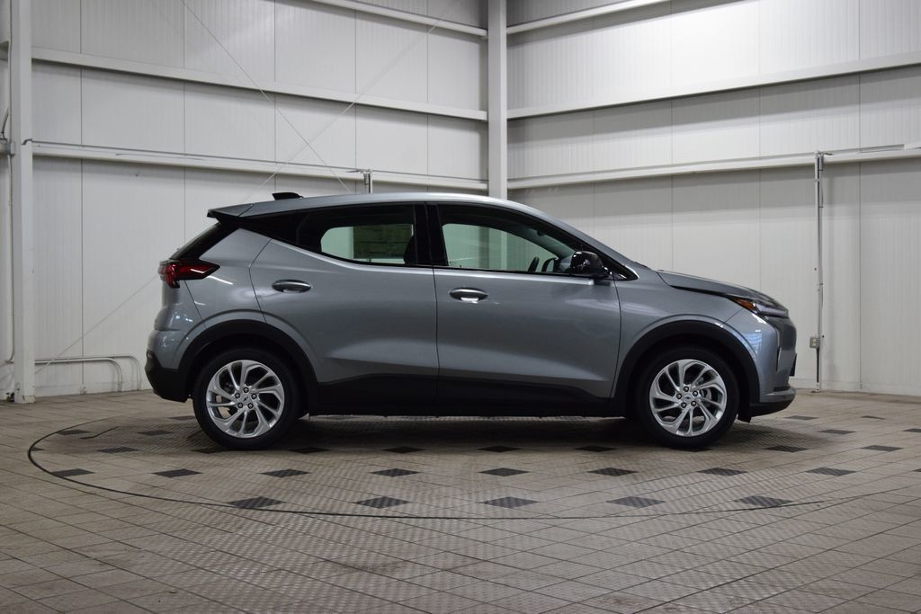 2027 Chevrolet Bolt FWD 4dr LT - 22999515 - 8