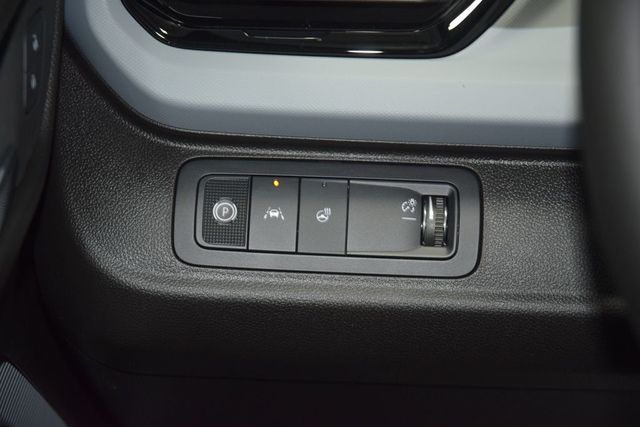 2027 Chevrolet Bolt FWD 4dr LT - 23003502 - 29