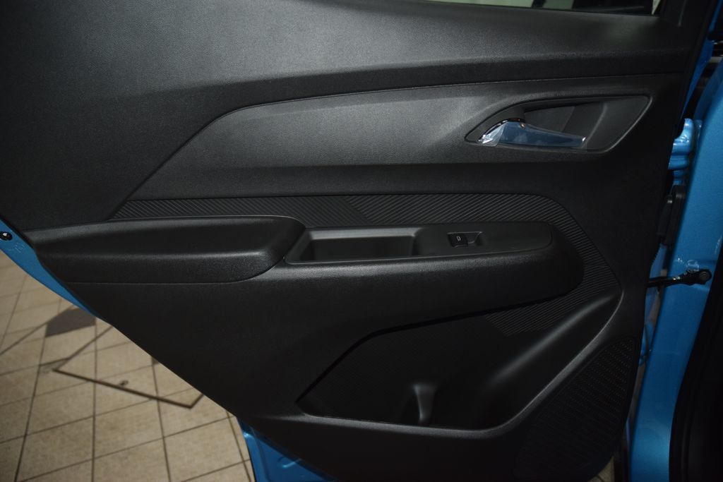 2027 Chevrolet Bolt FWD 4dr LT - 23003502 - 37