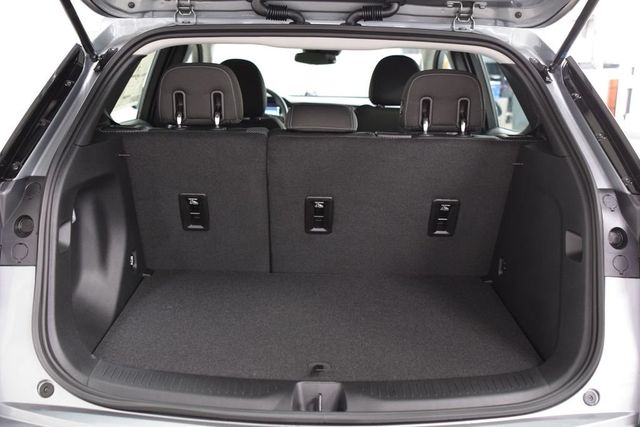 2027 Chevrolet Bolt FWD 4dr LT - 23021698 - 22