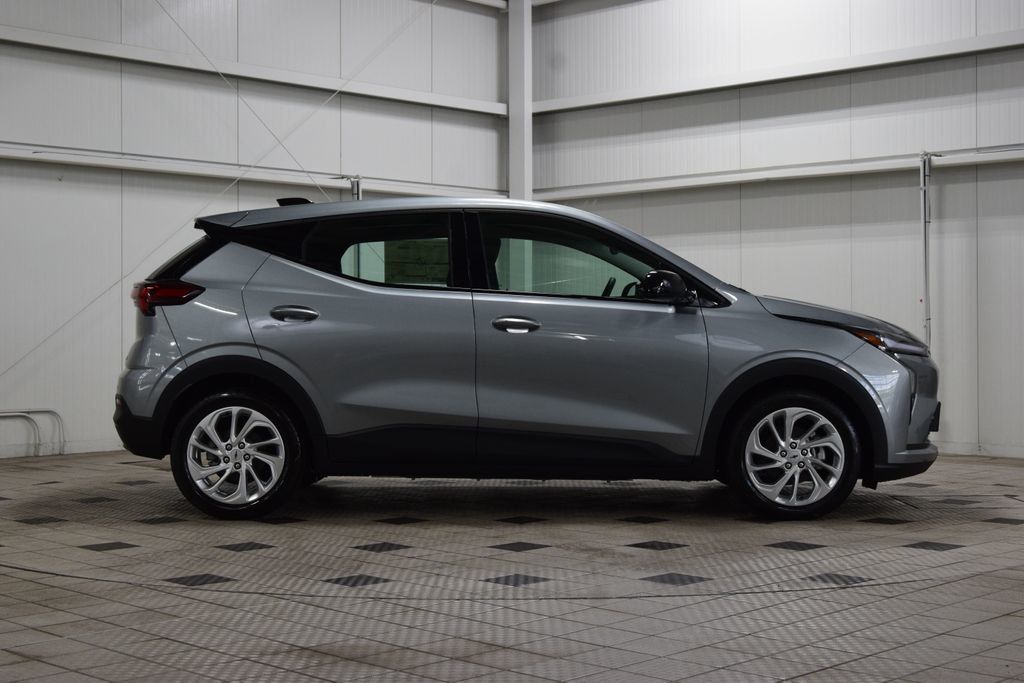 2027 Chevrolet Bolt FWD 4dr LT - 23021698 - 8