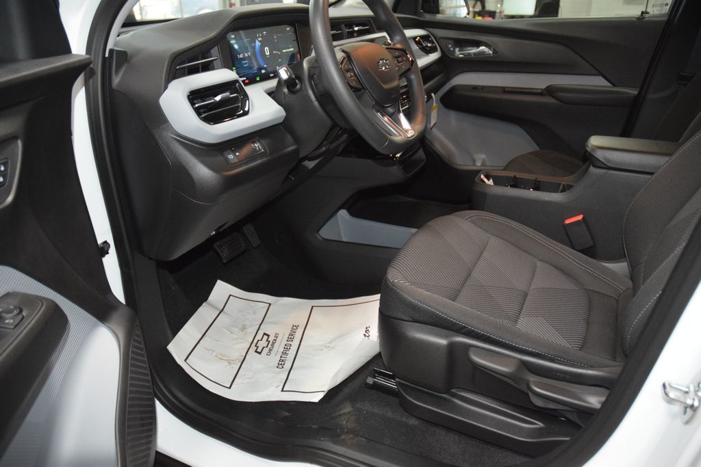 2027 Chevrolet Bolt FWD 4dr LT - 23024066 - 32