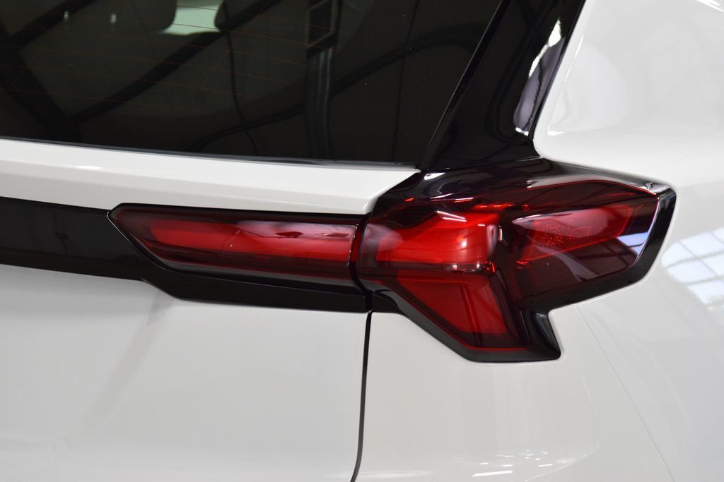 2027 Chevrolet Bolt FWD 4dr LT - 23026961 - 17