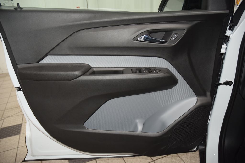 2027 Chevrolet Bolt FWD 4dr LT - 23026961 - 38
