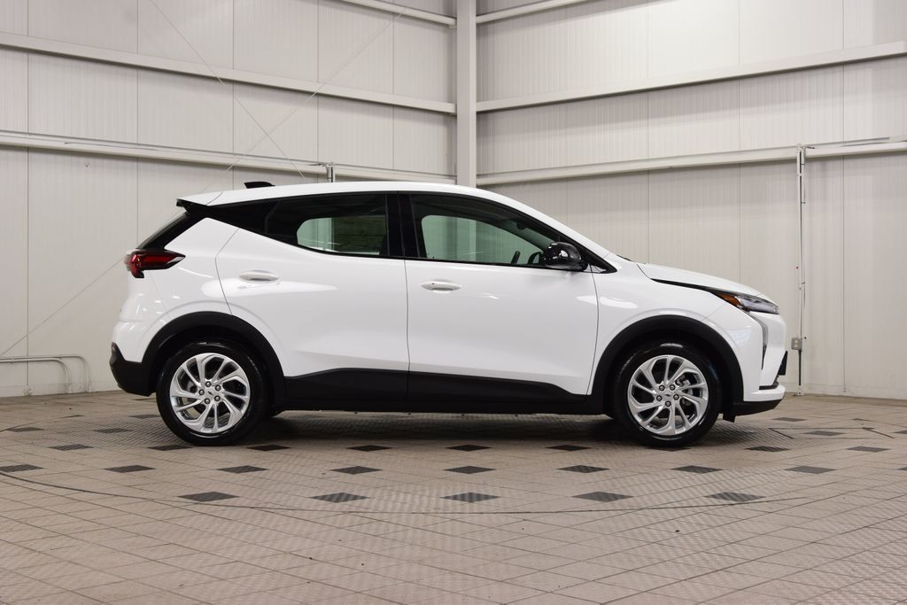 2027 Chevrolet Bolt FWD 4dr LT - 23026961 - 8