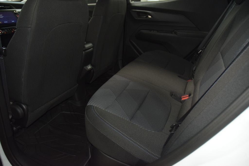 2027 Chevrolet Bolt FWD 4dr LT - 23026962 - 35