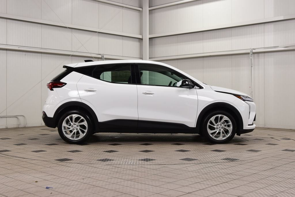 2027 Chevrolet Bolt FWD 4dr LT - 23026962 - 8