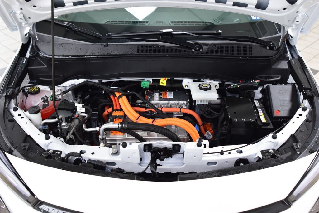 2027 Chevrolet Bolt FWD 4dr LT - 23026963 - 25