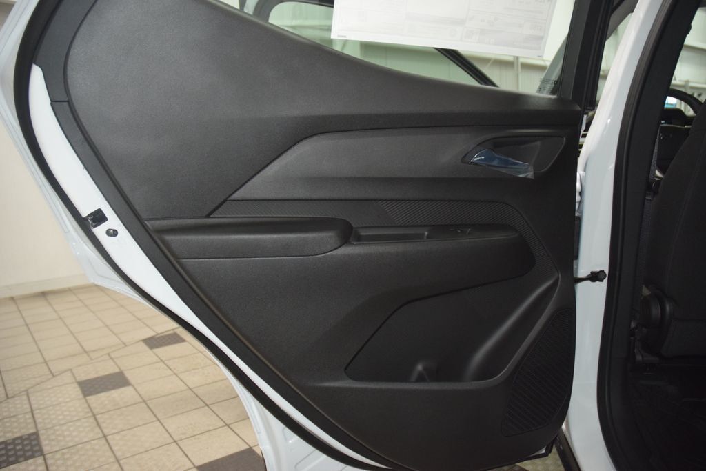 2027 Chevrolet Bolt FWD 4dr LT - 23026963 - 35