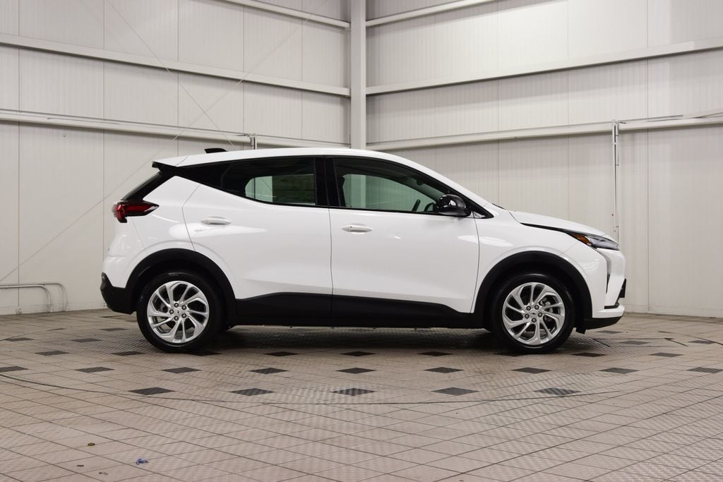 2027 Chevrolet Bolt FWD 4dr LT - 23026963 - 8