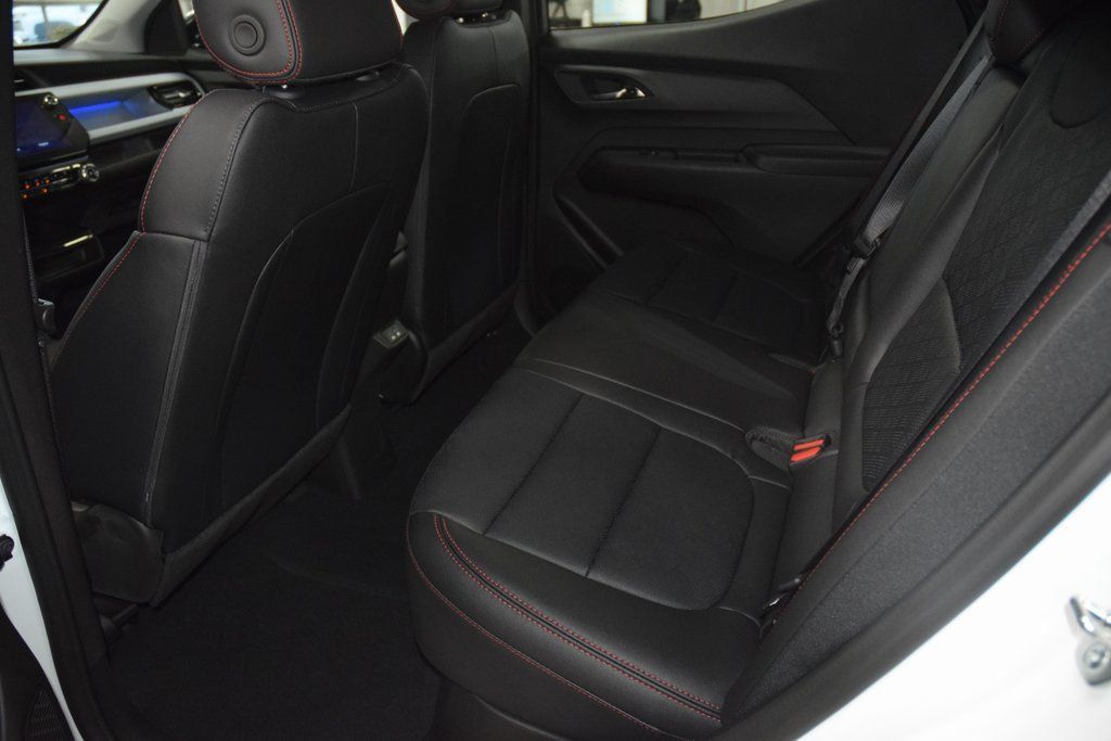 2027 Chevrolet Bolt FWD 4dr RS - 22980850 - 38