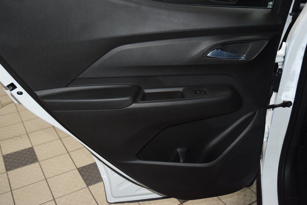 2027 Chevrolet Bolt FWD 4dr RS - 22980850 - 40