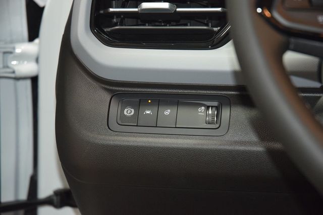 2027 Chevrolet Bolt FWD 4dr RS - 22993520 - 32