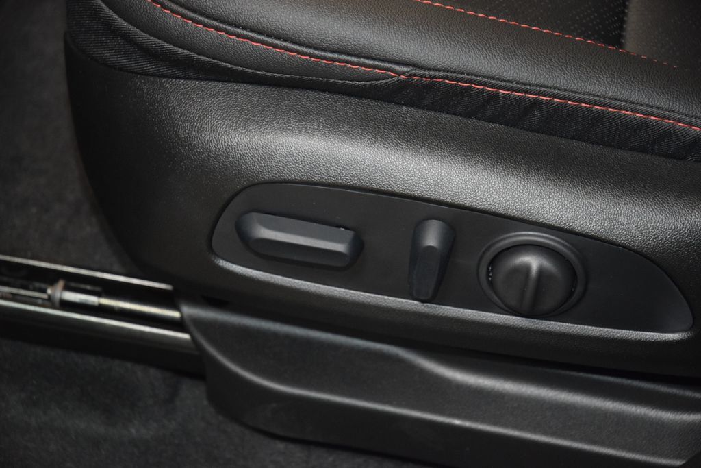 2027 Chevrolet Bolt FWD 4dr RS - 22993520 - 37